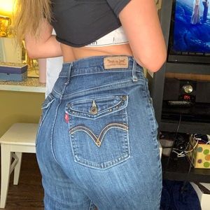 High waisted Levi’s ☀️